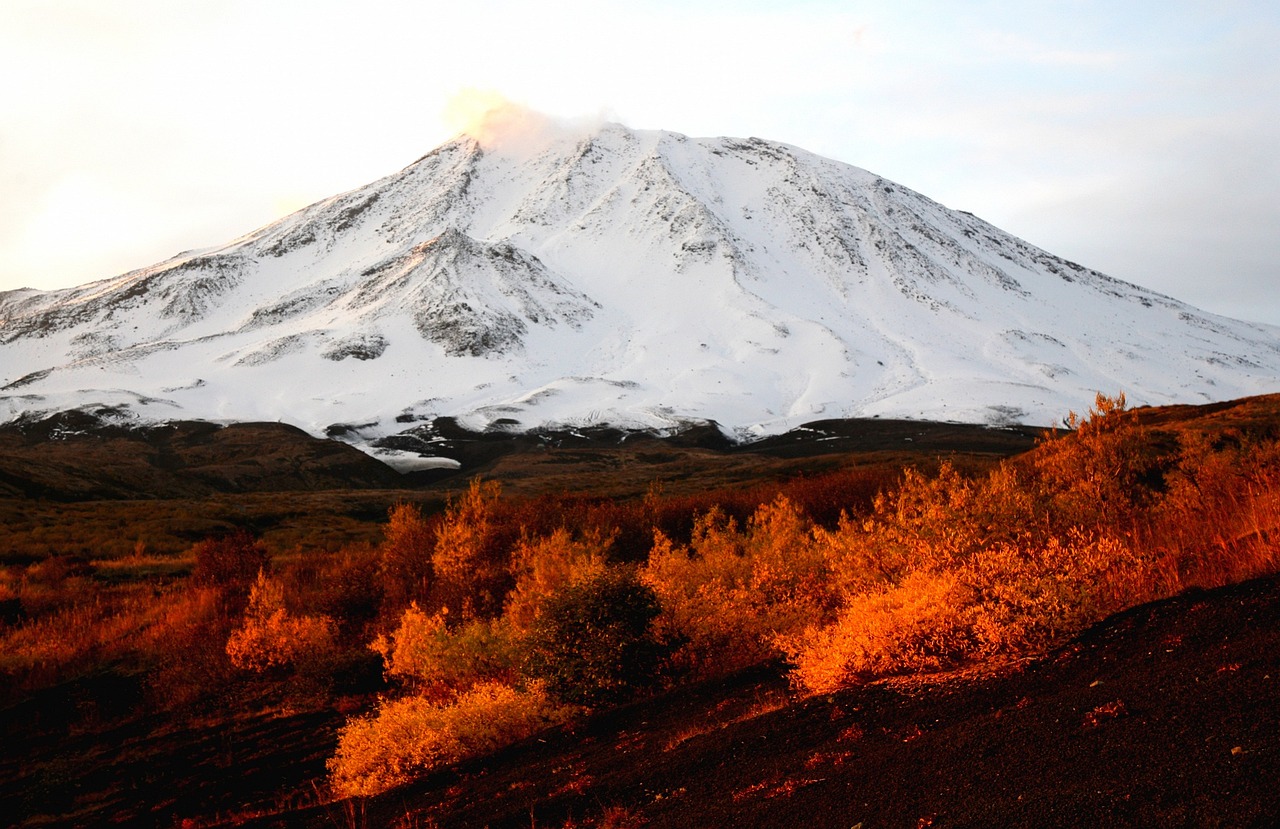 日本樱岛火山喷发 火山灰柱高达4000米