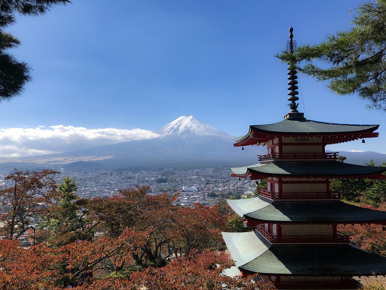 创历来最长无雪期纪录 日本富士山终于降雪